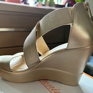 Chic Gold Wedge Sandals